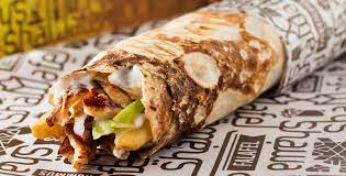 سندويش شاورما دجاج صمون فرنسي
