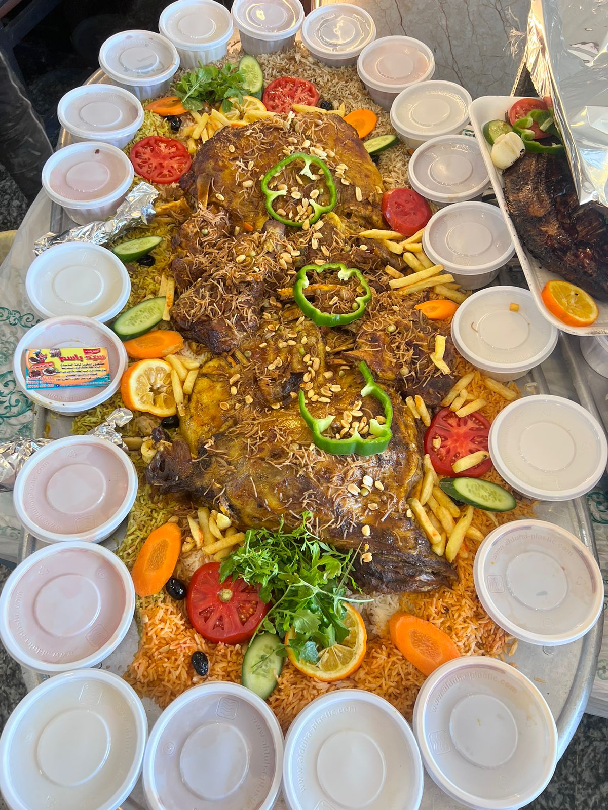 نص خروف كامل ثمان كيلوات لحم غنم عراقي + خبز تشريب +مرق ١٦ كاسه ثلاث اشكال والسوب والحلويات والفواكه  واللبن