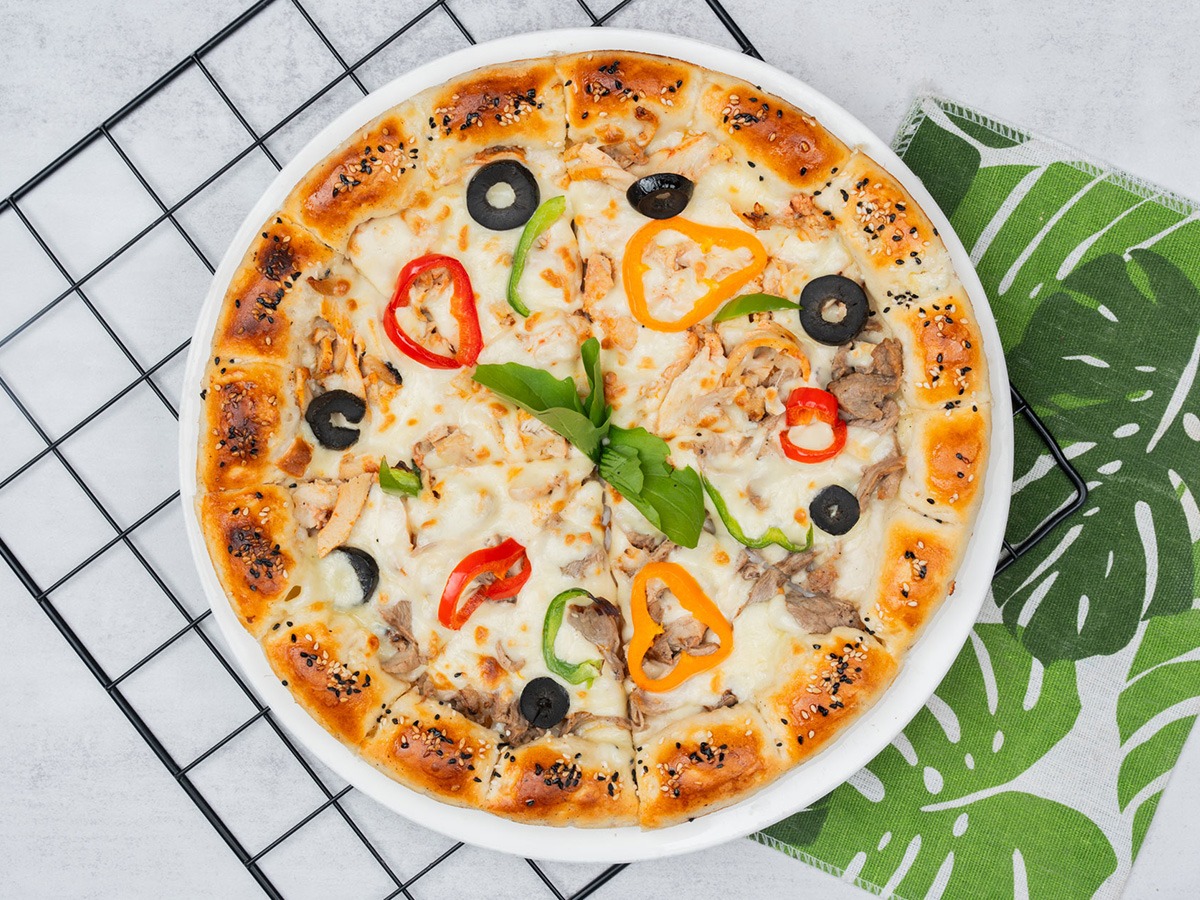 بيتزا جيران محشية الاطراف