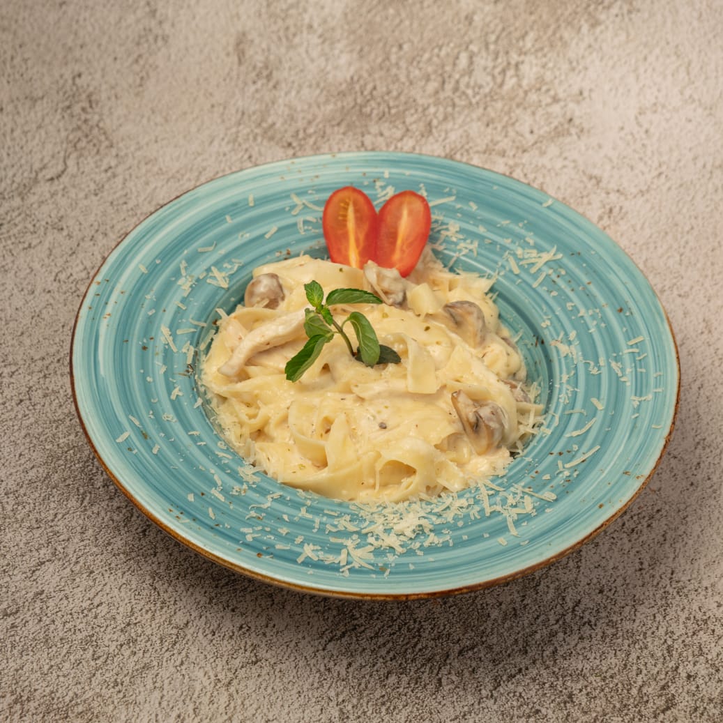 فيتوشيني الفريدو بالدجاج